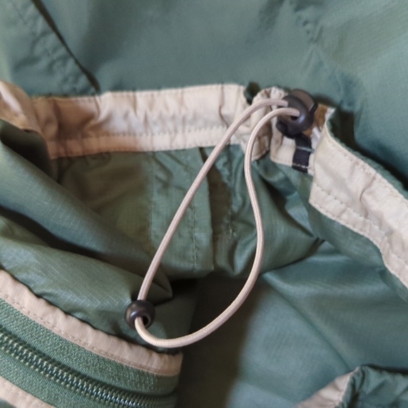 L.L. Bean Men's Olive Green Windbreaker w/Hood Size Large; with Embroidery - Picture 7 of 8